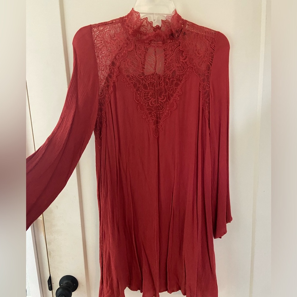 Vici lace mock neck mini shift dress Small